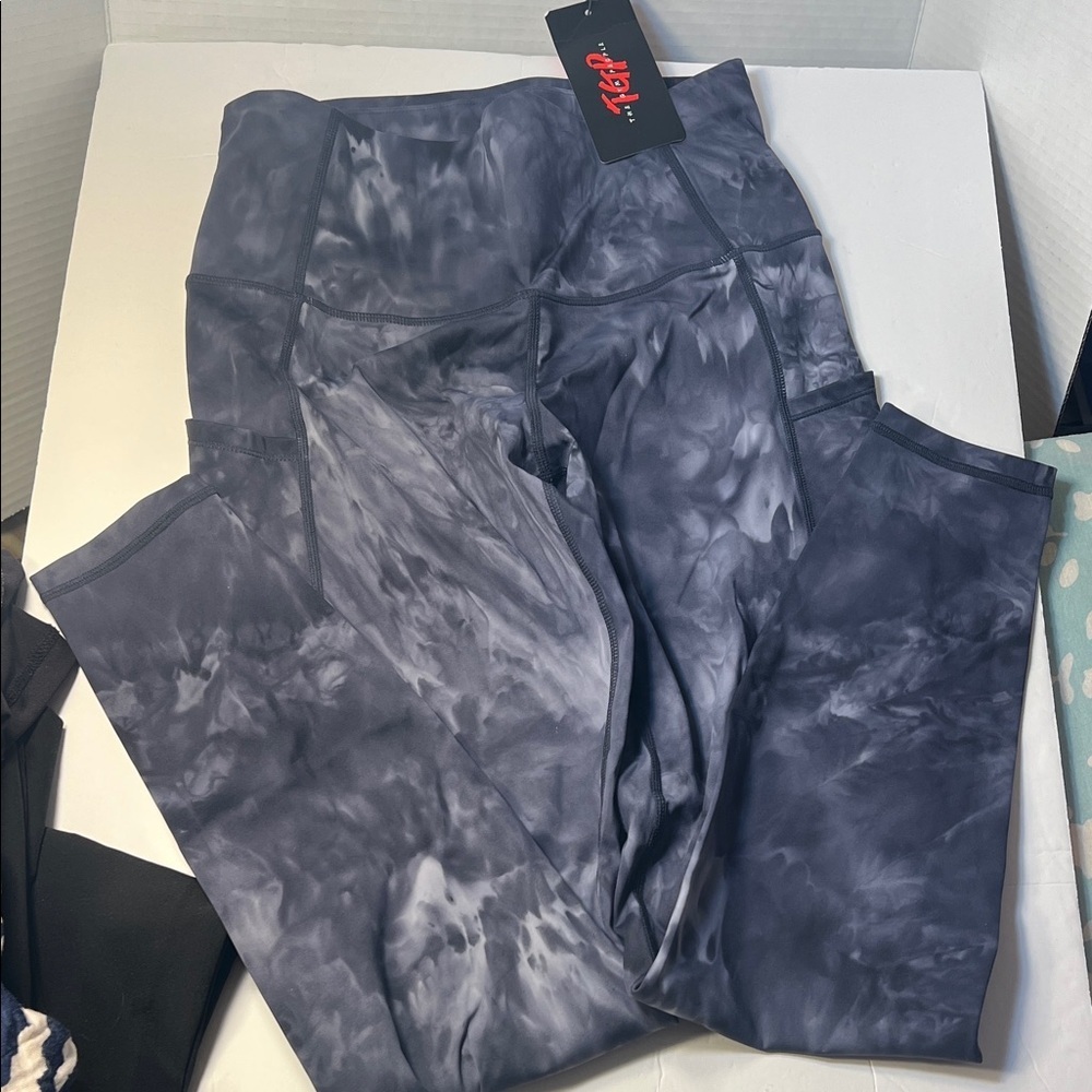 Tie-Dye High-Waist Leggings in Charcoal